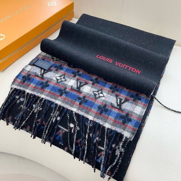Louis Vuitton Monogram Scarf (M71346) - Picture 2 of 5